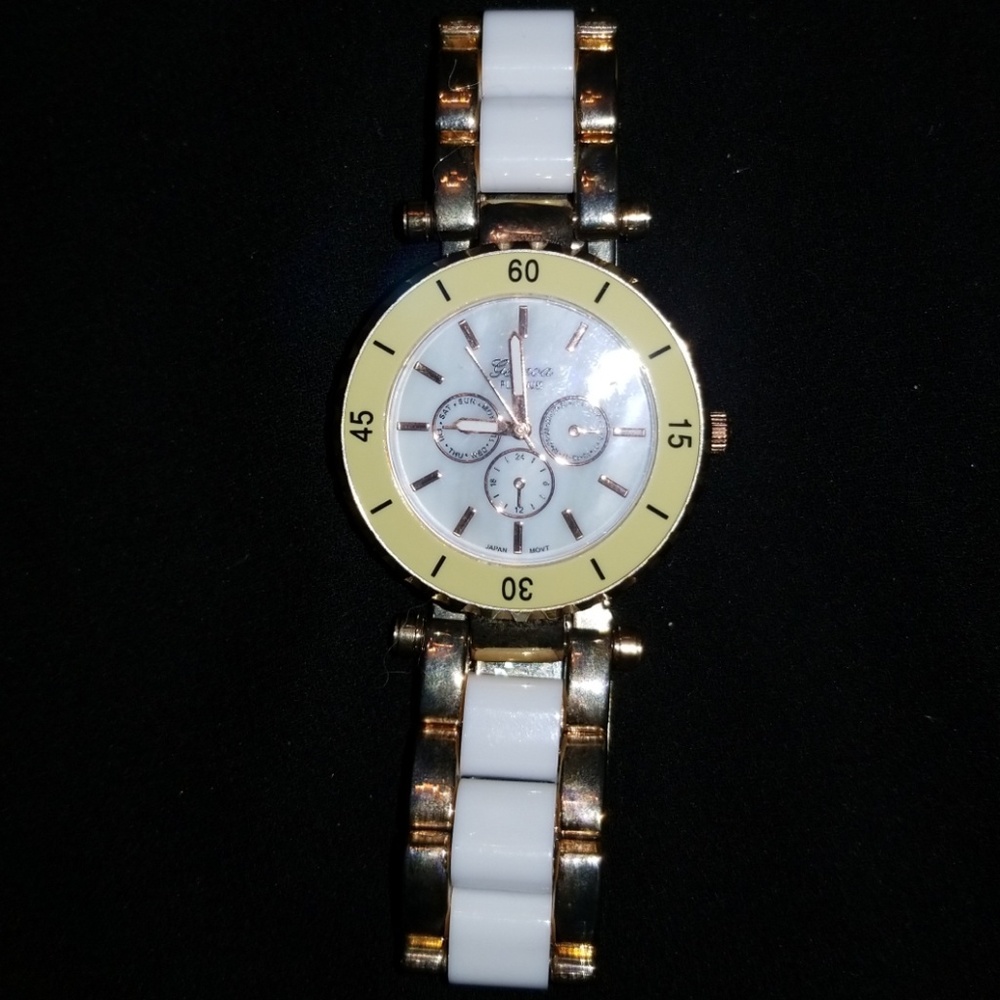 🎈3 for 25 items w/🎈 Geneva Platinum Watch